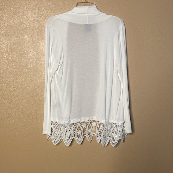 Light weight open cardigan. White with lace bottom. Soft and feminine. Size S. - Picture 4 of 5
